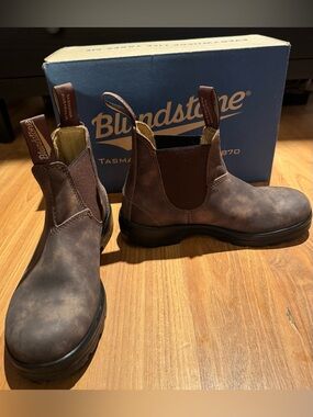 Blundstone Brown Leather Chelsea Work Boots- 585 UNISEX. Size US7